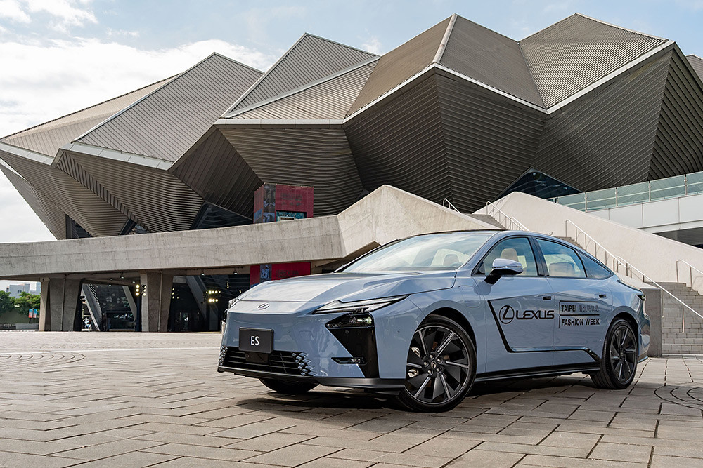 Lexus ES 500e優雅領銜「2026臺北時裝週」!攜手星光座駕共演跨界時尚盛典 6 LEXUS 261007-6