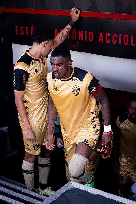 Pré jogo de Atlético GO x Sport Recife antes partida válida pela 33ª rodada da Série B do Campeonato Brasileiro no Estádio Antônio Accioly, em Goiânia, em 11 de outubro de 2026. Foto: Deividson Isídio e Heber Gomes / Sport Recife. Atlético GO x Sport Recife | Campeonato Brasileiro Série B 2026 | 11/10/2026