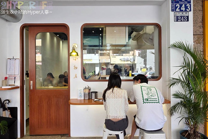 小初店 | 一訪再訪讓人流連忘返的厚厚厚極品牛肉麵，米其林必比登推薦真的名副其實！排骨飯和爌肉飯也非常好吃哦 @強生與小吠的Hyper人蔘~