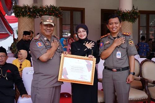 Kota Kediri Raih Terbaik 2 PIN Siskamling Jogo Jawa Timur 2026, Inovasi dan Partisipasi Warga Jadi Kunci; wali kota kediri vinanda; khofifah