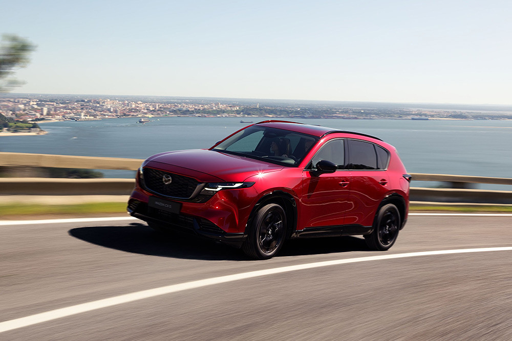 全新Mazda CX-5領銜新年式車系陣容再進階!2027年式Mazda3、CX-30進駐全台展間 1 MAZDA 261006-1