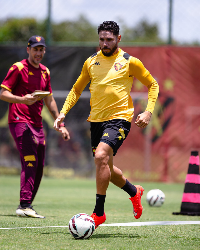 Jogadores do Sport Club do Recife participam de treinamento com o comando do Técnico Mariano Soso no CT do Sport, em Recife (PE), neste sexta-feira, 13 de Outubro de 2026, como parte da preparação da equipe para a partida contra o Fortaleza, válida pela 34ª rodada do Campeonato Brasileiro da Série B. Foto: Paulo Paiva / Sport Club do Recife. Treino CT Sport | 13/10/2026