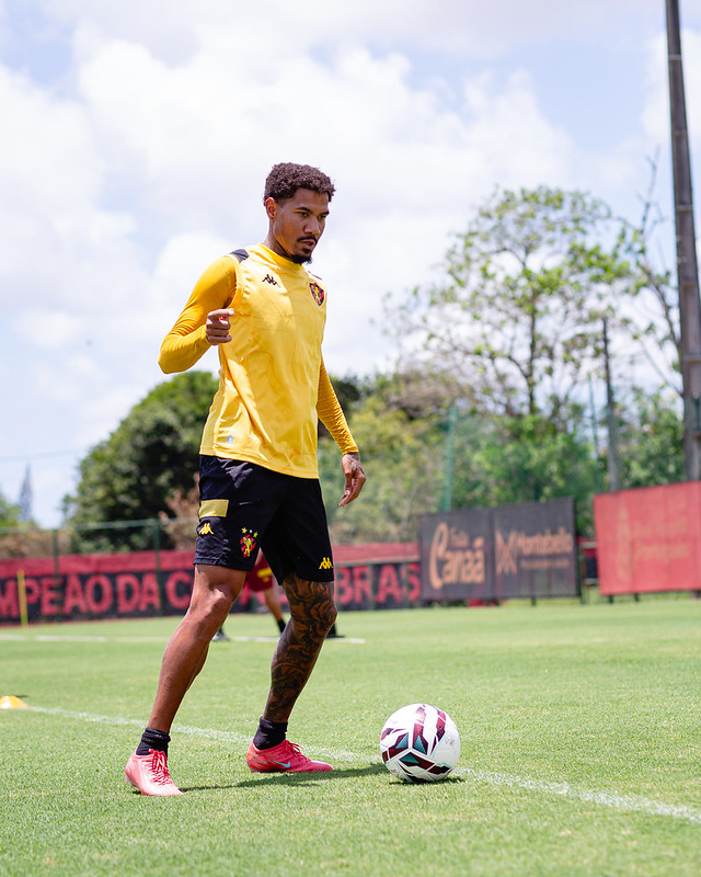 Jogadores do Sport Club do Recife participam de treinamento com o comando do Técnico Mariano Soso no CT do Sport, em Recife (PE), neste sexta-feira, 13 de Outubro de 2026, como parte da preparação da equipe para a partida contra o Fortaleza, válida pela 34ª rodada do Campeonato Brasileiro da Série B. Foto: Paulo Paiva / Sport Club do Recife. Treino CT Sport | 13/10/2026