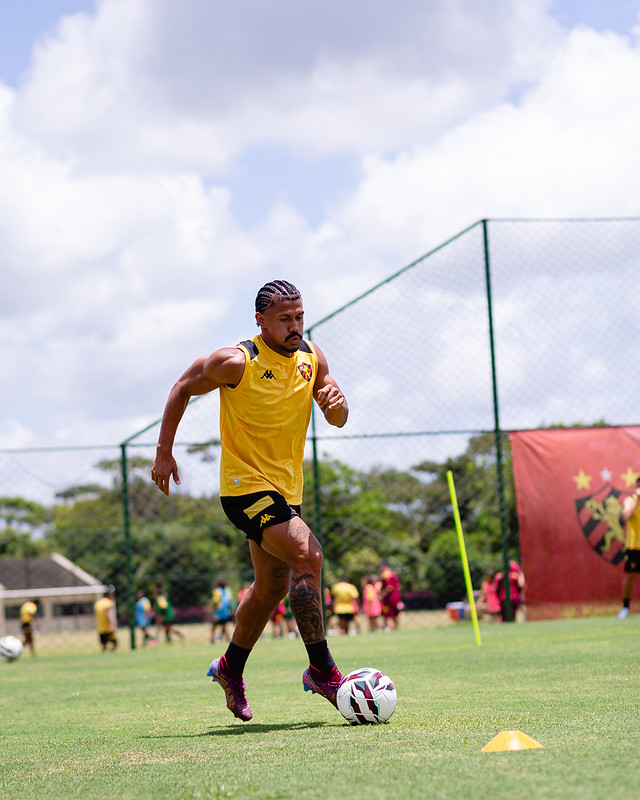Jogadores do Sport Club do Recife participam de treinamento com o comando do Técnico Mariano Soso no CT do Sport, em Recife (PE), neste sexta-feira, 13 de Outubro de 2026, como parte da preparação da equipe para a partida contra o Fortaleza, válida pela 34ª rodada do Campeonato Brasileiro da Série B. Foto: Paulo Paiva / Sport Club do Recife. Treino CT Sport | 13/10/2026