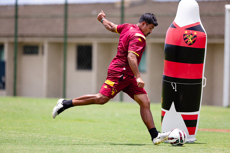 Jogadores do Sport Club do Recife participam de treinamento com o comando do Técnico Mariano Soso no CT do Sport, em Recife (PE), neste sexta-feira, 13 de Outubro de 2026, como parte da preparação da equipe para a partida contra o Fortaleza, válida pela 34ª rodada do Campeonato Brasileiro da Série B. Foto: Paulo Paiva / Sport Club do Recife. Treino CT Sport | 13/10/2026