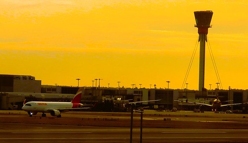 LHR Control Tower In The Sunset. Iberia A320 Making It's Way To RW27R At The Same Time. 26/9/26