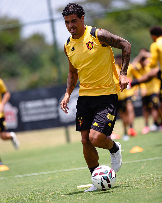 Jogadores do Sport Club do Recife participam de treinamento com o comando do Técnico Mariano Soso no CT do Sport, em Recife (PE), neste sexta-feira, 13 de Outubro de 2026, como parte da preparação da equipe para a partida contra o Fortaleza, válida pela 34ª rodada do Campeonato Brasileiro da Série B. Foto: Paulo Paiva / Sport Club do Recife. Treino CT Sport | 13/10/2026