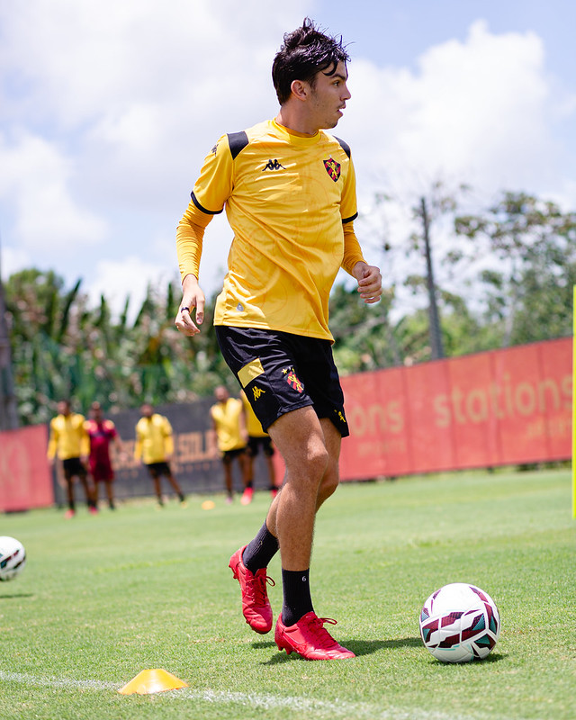 Jogadores do Sport Club do Recife participam de treinamento com o comando do Técnico Mariano Soso no CT do Sport, em Recife (PE), neste sexta-feira, 13 de Outubro de 2026, como parte da preparação da equipe para a partida contra o Fortaleza, válida pela 34ª rodada do Campeonato Brasileiro da Série B. Foto: Paulo Paiva / Sport Club do Recife. Treino CT Sport | 13/10/2026