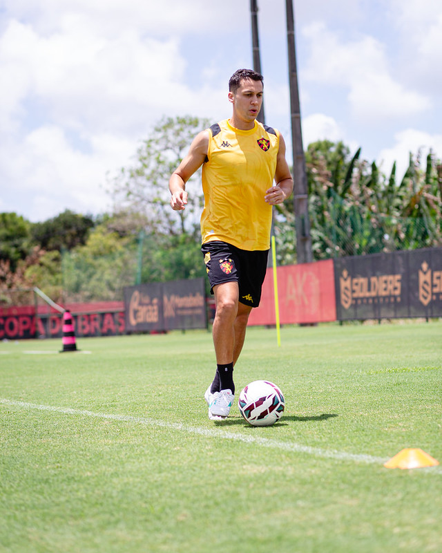 Jogadores do Sport Club do Recife participam de treinamento com o comando do Técnico Mariano Soso no CT do Sport, em Recife (PE), neste sexta-feira, 13 de Outubro de 2026, como parte da preparação da equipe para a partida contra o Fortaleza, válida pela 34ª rodada do Campeonato Brasileiro da Série B. Foto: Paulo Paiva / Sport Club do Recife. Treino CT Sport | 13/10/2026