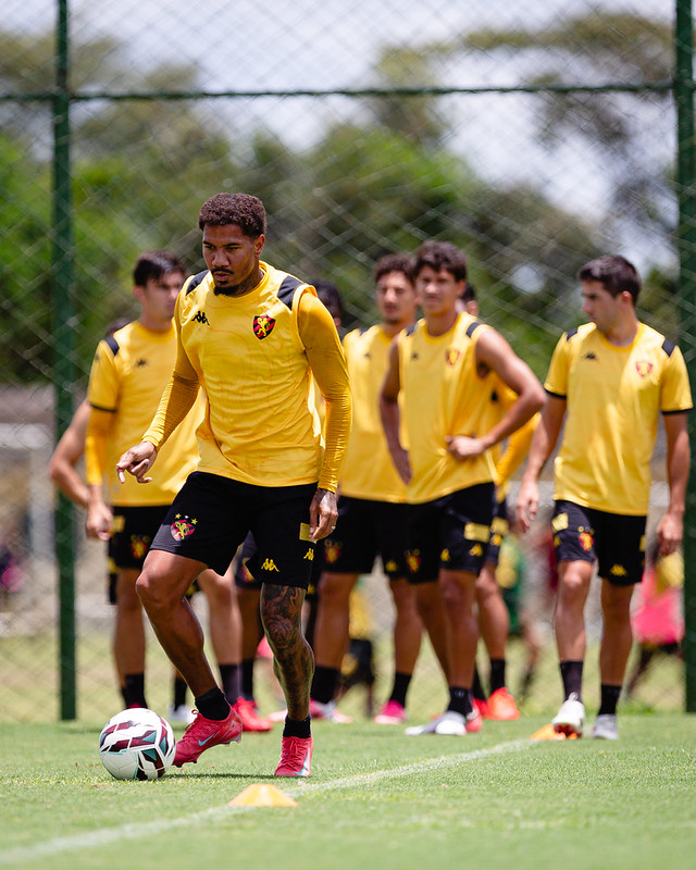 Jogadores do Sport Club do Recife participam de treinamento com o comando do Técnico Mariano Soso no CT do Sport, em Recife (PE), neste sexta-feira, 13 de Outubro de 2026, como parte da preparação da equipe para a partida contra o Fortaleza, válida pela 34ª rodada do Campeonato Brasileiro da Série B. Foto: Paulo Paiva / Sport Club do Recife. Treino CT Sport | 13/10/2026