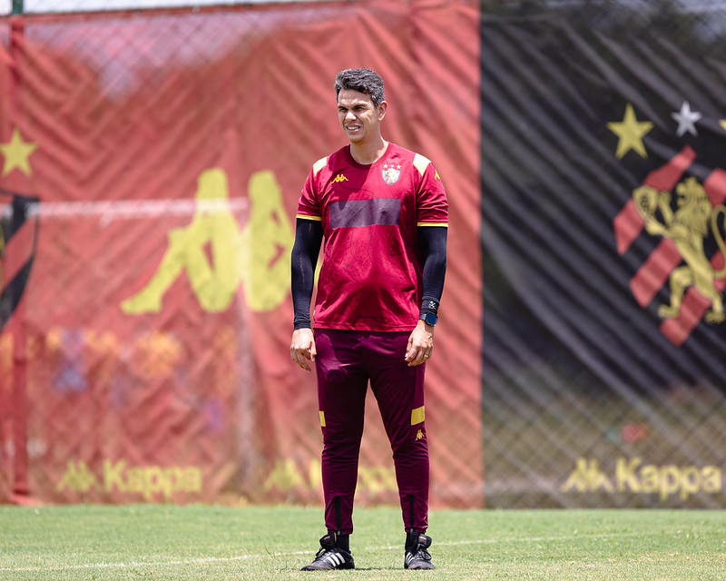 Jogadores do Sport Club do Recife participam de treinamento com o comando do Técnico Mariano Soso no CT do Sport, em Recife (PE), neste sexta-feira, 13 de Outubro de 2026, como parte da preparação da equipe para a partida contra o Fortaleza, válida pela 34ª rodada do Campeonato Brasileiro da Série B. Foto: Paulo Paiva / Sport Club do Recife. Treino CT Sport | 13/10/2026