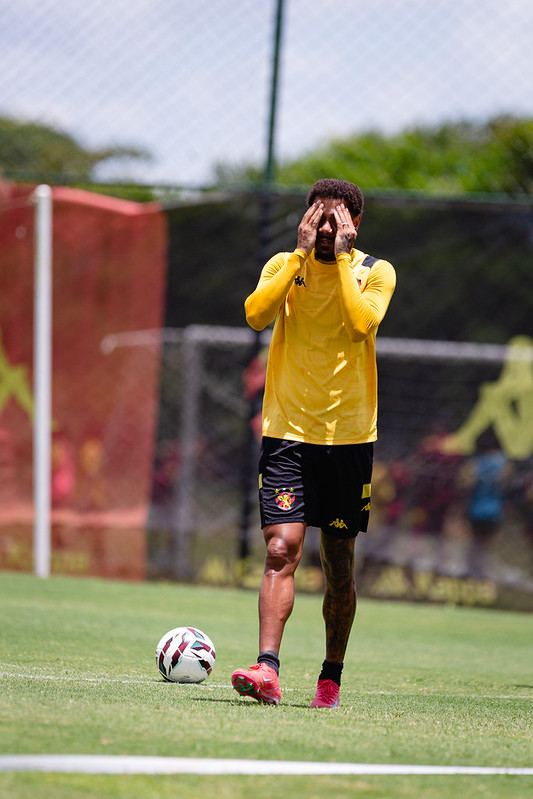 Jogadores do Sport Club do Recife participam de treinamento com o comando do Técnico Mariano Soso no CT do Sport, em Recife (PE), neste sexta-feira, 13 de Outubro de 2026, como parte da preparação da equipe para a partida contra o Fortaleza, válida pela 34ª rodada do Campeonato Brasileiro da Série B. Foto: Paulo Paiva / Sport Club do Recife. Treino CT Sport | 13/10/2026