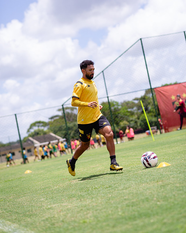 Jogadores do Sport Club do Recife participam de treinamento com o comando do Técnico Mariano Soso no CT do Sport, em Recife (PE), neste sexta-feira, 13 de Outubro de 2026, como parte da preparação da equipe para a partida contra o Fortaleza, válida pela 34ª rodada do Campeonato Brasileiro da Série B. Foto: Paulo Paiva / Sport Club do Recife. Treino CT Sport | 13/10/2026