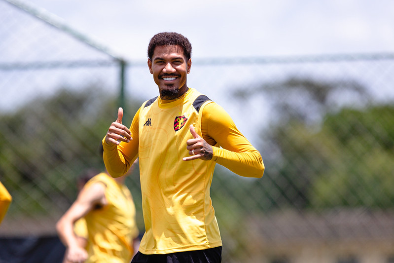 Jogadores do Sport Club do Recife participam de treinamento com o comando do Técnico Mariano Soso no CT do Sport, em Recife (PE), neste sexta-feira, 13 de Outubro de 2026, como parte da preparação da equipe para a partida contra o Fortaleza, válida pela 34ª rodada do Campeonato Brasileiro da Série B. Foto: Paulo Paiva / Sport Club do Recife. Treino CT Sport | 13/10/2026