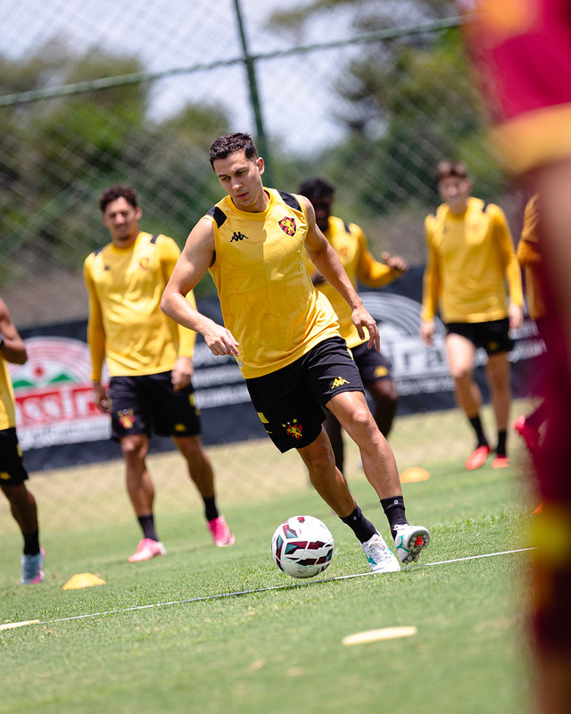 Jogadores do Sport Club do Recife participam de treinamento com o comando do Técnico Mariano Soso no CT do Sport, em Recife (PE), neste sexta-feira, 13 de Outubro de 2026, como parte da preparação da equipe para a partida contra o Fortaleza, válida pela 34ª rodada do Campeonato Brasileiro da Série B. Foto: Paulo Paiva / Sport Club do Recife. Treino CT Sport | 13/10/2026
