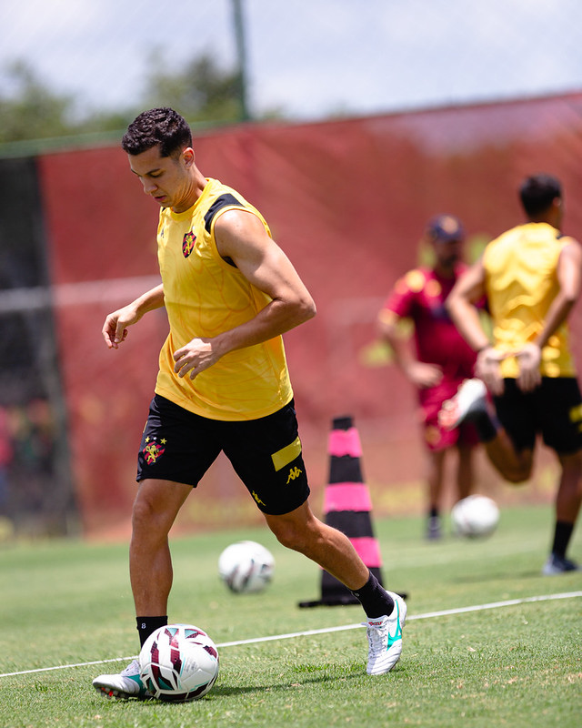Jogadores do Sport Club do Recife participam de treinamento com o comando do Técnico Mariano Soso no CT do Sport, em Recife (PE), neste sexta-feira, 13 de Outubro de 2026, como parte da preparação da equipe para a partida contra o Fortaleza, válida pela 34ª rodada do Campeonato Brasileiro da Série B. Foto: Paulo Paiva / Sport Club do Recife. Treino CT Sport | 13/10/2026