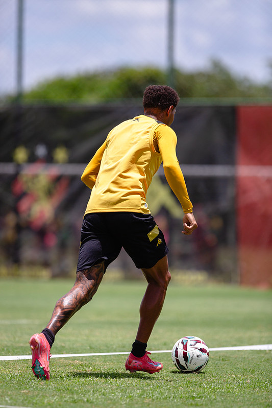 Jogadores do Sport Club do Recife participam de treinamento com o comando do Técnico Mariano Soso no CT do Sport, em Recife (PE), neste sexta-feira, 13 de Outubro de 2026, como parte da preparação da equipe para a partida contra o Fortaleza, válida pela 34ª rodada do Campeonato Brasileiro da Série B. Foto: Paulo Paiva / Sport Club do Recife. Treino CT Sport | 13/10/2026