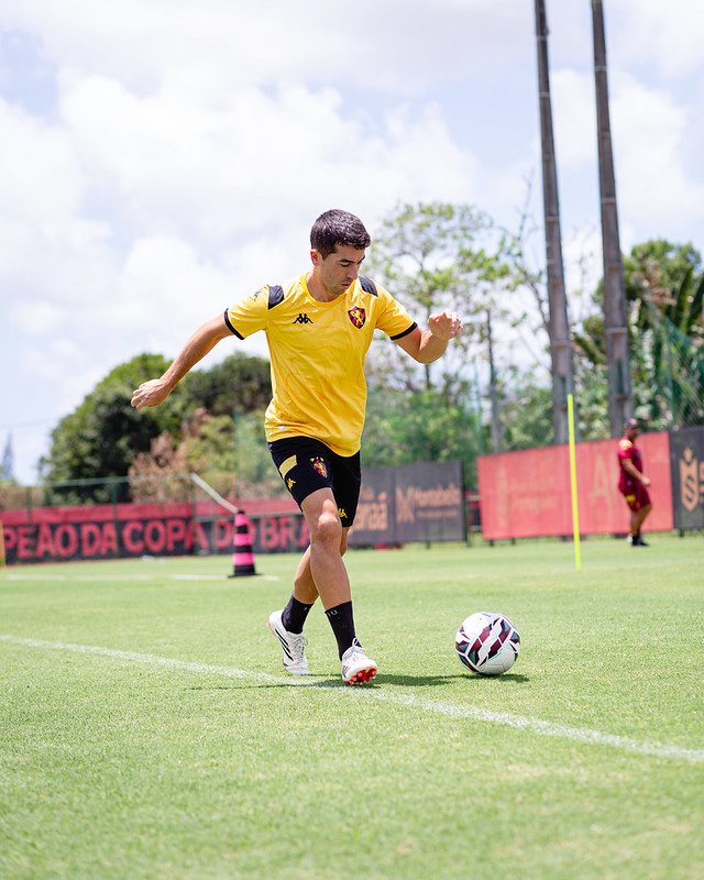 Jogadores do Sport Club do Recife participam de treinamento com o comando do Técnico Mariano Soso no CT do Sport, em Recife (PE), neste sexta-feira, 13 de Outubro de 2026, como parte da preparação da equipe para a partida contra o Fortaleza, válida pela 34ª rodada do Campeonato Brasileiro da Série B. Foto: Paulo Paiva / Sport Club do Recife. Treino CT Sport | 13/10/2026