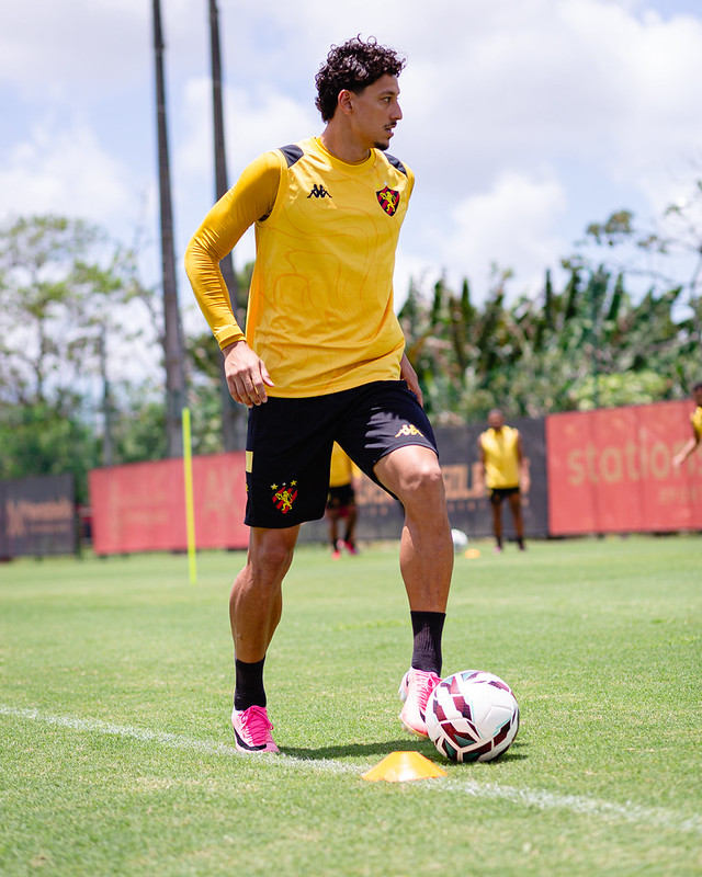 Jogadores do Sport Club do Recife participam de treinamento com o comando do Técnico Mariano Soso no CT do Sport, em Recife (PE), neste sexta-feira, 13 de Outubro de 2026, como parte da preparação da equipe para a partida contra o Fortaleza, válida pela 34ª rodada do Campeonato Brasileiro da Série B. Foto: Paulo Paiva / Sport Club do Recife. Treino CT Sport | 13/10/2026