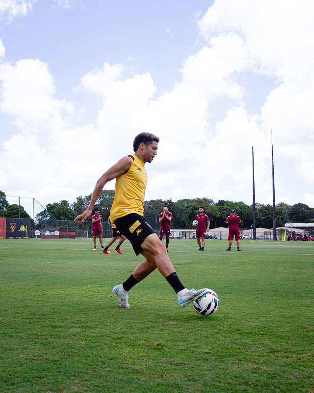 Jogadores do Sport Club do Recife participam de treinamento com o comando do Técnico Mariano Soso no CT do Sport, em Recife (PE), neste sexta-feira, 13 de Outubro de 2026, como parte da preparação da equipe para a partida contra o Fortaleza, válida pela 34ª rodada do Campeonato Brasileiro da Série B. Foto: Paulo Paiva / Sport Club do Recife. Treino CT Sport | 13/10/2026