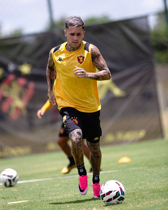 Jogadores do Sport Club do Recife participam de treinamento com o comando do Técnico Mariano Soso no CT do Sport, em Recife (PE), neste sexta-feira, 13 de Outubro de 2026, como parte da preparação da equipe para a partida contra o Fortaleza, válida pela 34ª rodada do Campeonato Brasileiro da Série B. Foto: Paulo Paiva / Sport Club do Recife. Treino CT Sport | 13/10/2026