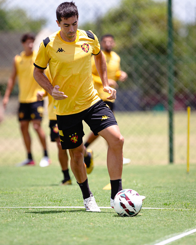 Jogadores do Sport Club do Recife participam de treinamento com o comando do Técnico Mariano Soso no CT do Sport, em Recife (PE), neste sexta-feira, 13 de Outubro de 2026, como parte da preparação da equipe para a partida contra o Fortaleza, válida pela 34ª rodada do Campeonato Brasileiro da Série B. Foto: Paulo Paiva / Sport Club do Recife. Treino CT Sport | 13/10/2026