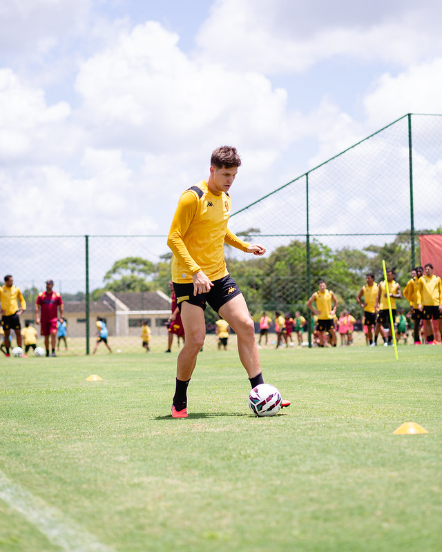 Jogadores do Sport Club do Recife participam de treinamento com o comando do Técnico Mariano Soso no CT do Sport, em Recife (PE), neste sexta-feira, 13 de Outubro de 2026, como parte da preparação da equipe para a partida contra o Fortaleza, válida pela 34ª rodada do Campeonato Brasileiro da Série B. Foto: Paulo Paiva / Sport Club do Recife. Treino CT Sport | 13/10/2026
