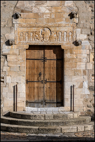 Roussillon roman: l’abbaye de Saint-Génis-des-Fontaines