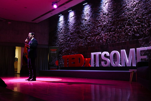 Ponencia De una oficina prestada a una empresa líder