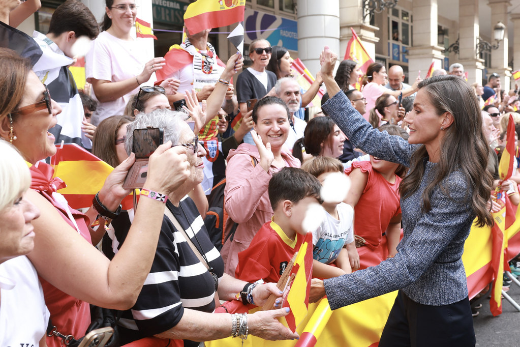 reyes visitan Ceuta, Felipe VI empuña el Áleo en la Ceuta asediada La Corona refrenda la soberanía permanente de la ciudad autónoma (6)