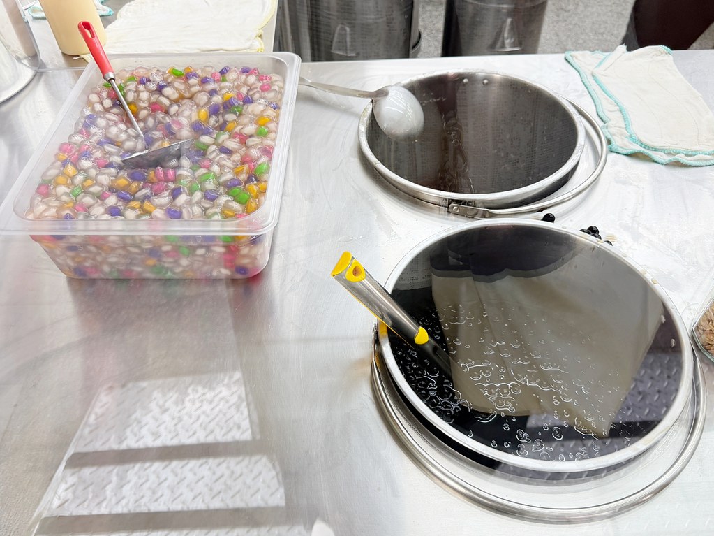 [台中北區]阿坤黑粉圓|老字號黑粉圓升級新店面~顆顆Q彈的古早味黑粉圓．咀嚼系推薦來碗三圓冰 @VIVIYU小世界