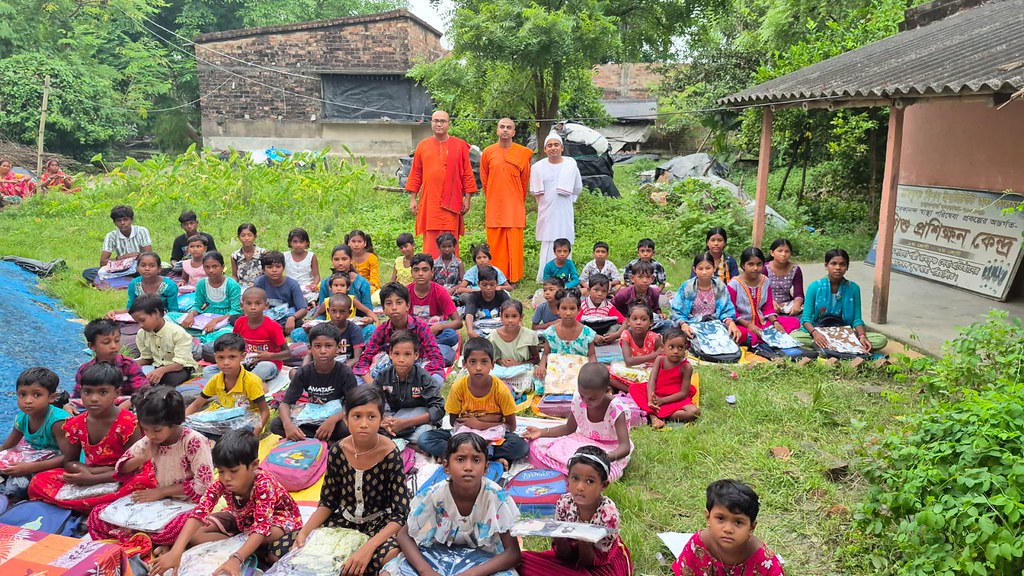Durga Puja Clothing Gifts and Nara Narayan Seva: Gol Park, October2026