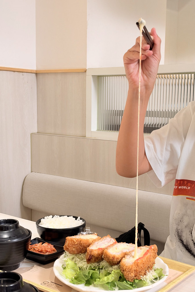 定食8推出罪惡系起士豬排!「牽絲、炙燒、爆漿」三款風味開吃再抽3000元餐券 5 sushi 261015-16