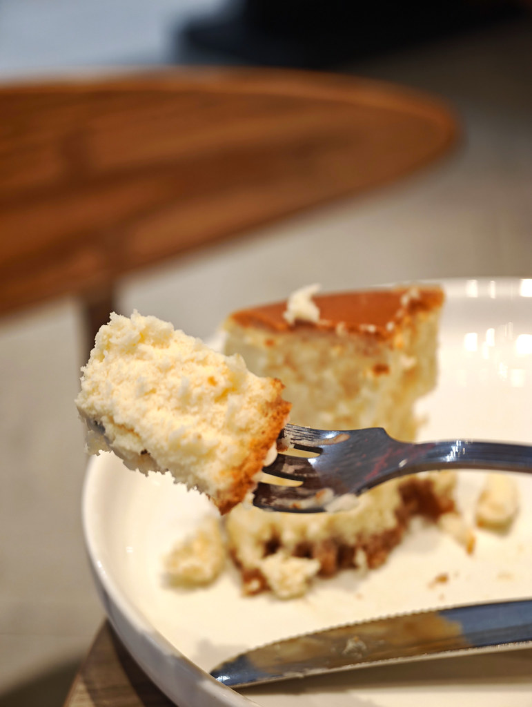 芝加哥起司蛋糕 Chicago Cheese Cake rm$14 90 & 美式黑咖啡 Americano rm$9.50 @ 香啡繽 The Coffee Bean & Tea Leaf in Easyhome Mall USJ1