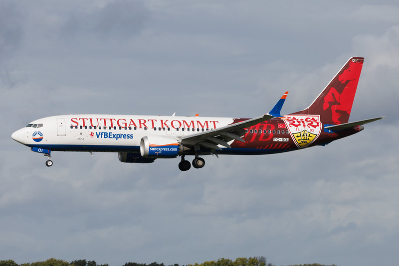 Hamburg Airport: SunExpress (XQ / SXS) | Livery: VfB Stuttgart Livery | Boeing 737 MAX 8 B38M | TC-SOI | MSN 61200