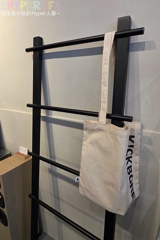 KICKBONE COFFEE│台中科博館周邊質感風個性咖啡廳，咖啡和甜點表現都優秀，午後放空好去處！ @強生與小吠的Hyper人蔘~
