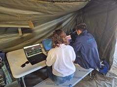 El #EjércitodeTierra participa en el ejercicio #ATLAS26 donde Fuerzas Armadas y Fuerzas y Cuerpos de Seguridad del Estado se integran bajo un mando único para hacer frente de forma conjunta a amenazas aéreas multicapa y, especialmente, drones.