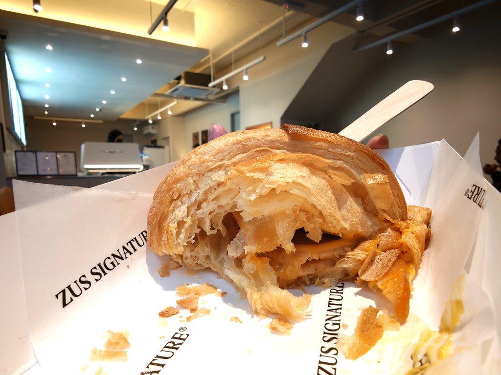 美式咖啡 Americano rm$10 & 辣味芝士牛角包 Spicy Cheese Croissant 10.90 @ ZUS Signature Coffee PJ Uptown Damansara