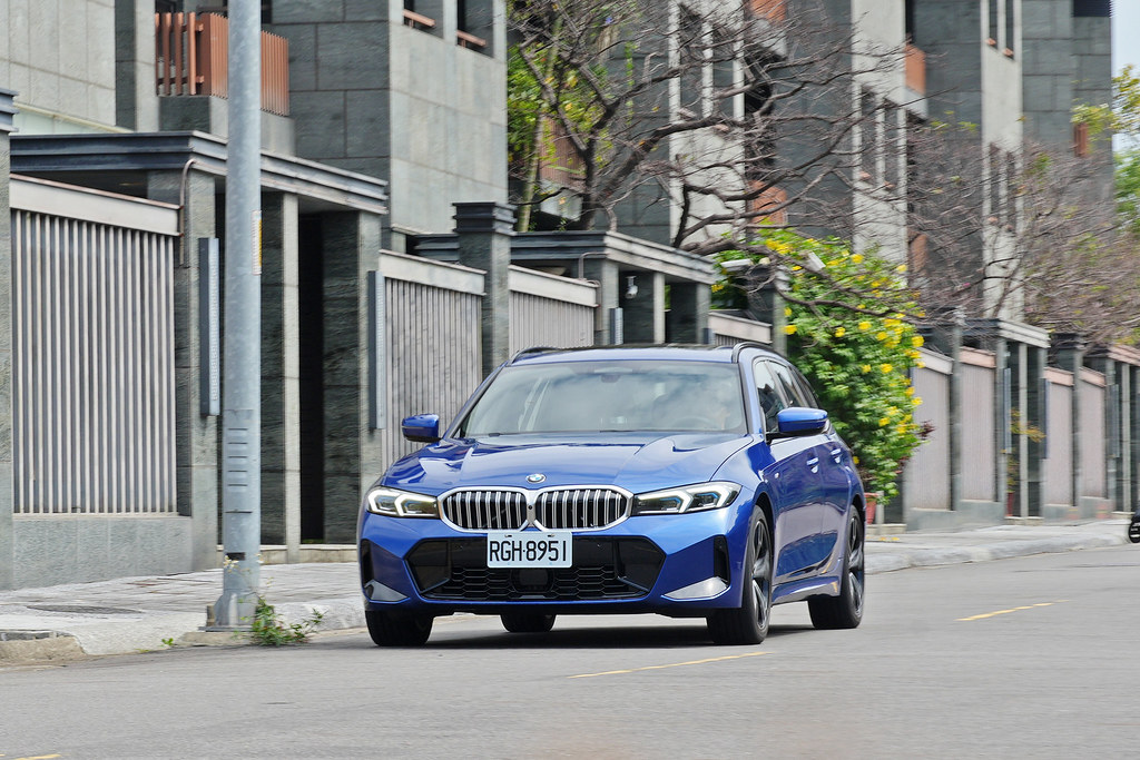 BMW 318i 261015-8
