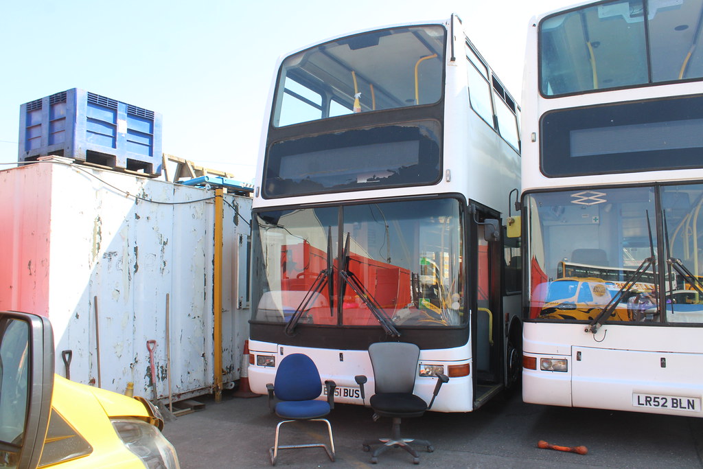 Ellie Rose UK ER51BUS (PJ02 RBO) | Ellie Rose UK ER51BUS, a … | Flickr