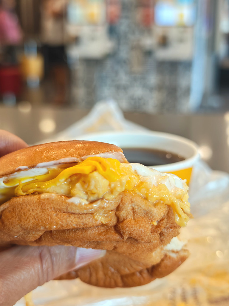 炒蛋三明治配美式咖啡 Scrambled egg Sandwich with Americano rm$6.59 @ 麥當勞 McDonald's Main Place Mall USJ21