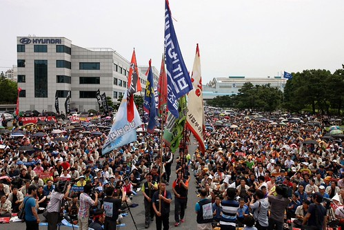韓國現代汽車蔚山廠區工會成員抗議現場. 資料來源：Bloomberg  Bloomberg via Getty Images