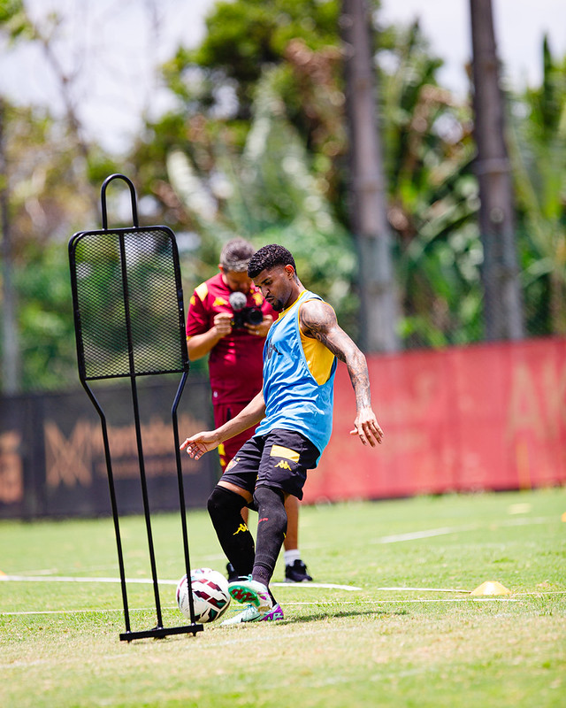 Jogadores do Sport Club do Recife participam de treinamento com o comando do Técnico Mariano Soso no CT do Sport, em Recife (PE), neste segunda-feira, 26 de Outubro de 2026, como parte da preparação da equipe para a partida contra o Botafogo-SP, válida pela 36ª rodada do Campeonato Brasileiro da Série B. Foto: Paulo Paiva / Sport Club do Recife. Treino CT Sport | 26/10/2026