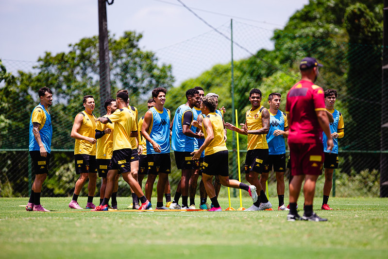 Jogadores do Sport Club do Recife participam de treinamento com o comando do Técnico Mariano Soso no CT do Sport, em Recife (PE), neste segunda-feira, 26 de Outubro de 2026, como parte da preparação da equipe para a partida contra o Botafogo-SP, válida pela 36ª rodada do Campeonato Brasileiro da Série B. Foto: Paulo Paiva / Sport Club do Recife. Treino CT Sport | 26/10/2026