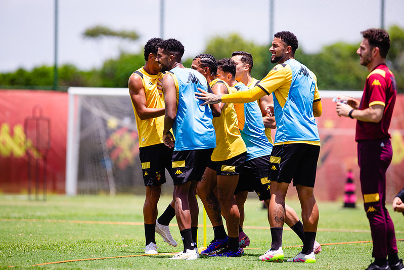 Jogadores do Sport Club do Recife participam de treinamento com o comando do Técnico Mariano Soso no CT do Sport, em Recife (PE), neste segunda-feira, 26 de Outubro de 2026, como parte da preparação da equipe para a partida contra o Botafogo-SP, válida pela 36ª rodada do Campeonato Brasileiro da Série B. Foto: Paulo Paiva / Sport Club do Recife. Treino CT Sport | 26/10/2026
