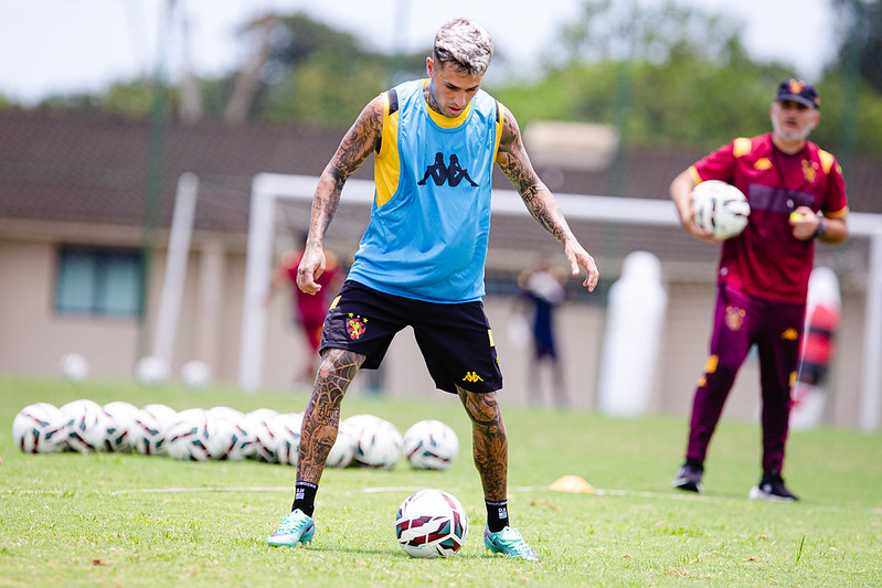 Jogadores do Sport Club do Recife participam de treinamento com o comando do Técnico Mariano Soso no CT do Sport, em Recife (PE), neste segunda-feira, 26 de Outubro de 2026, como parte da preparação da equipe para a partida contra o Botafogo-SP, válida pela 36ª rodada do Campeonato Brasileiro da Série B. Foto: Paulo Paiva / Sport Club do Recife. Treino CT Sport | 26/10/2026