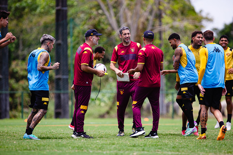 Jogadores do Sport Club do Recife participam de treinamento com o comando do Técnico Mariano Soso no CT do Sport, em Recife (PE), neste segunda-feira, 26 de Outubro de 2026, como parte da preparação da equipe para a partida contra o Botafogo-SP, válida pela 36ª rodada do Campeonato Brasileiro da Série B. Foto: Paulo Paiva / Sport Club do Recife. Treino CT Sport | 26/10/2026