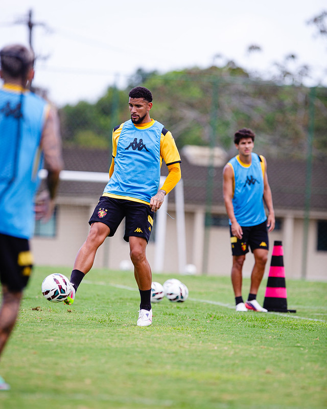 Jogadores do Sport Club do Recife participam de treinamento com o comando do Técnico Mariano Soso no CT do Sport, em Recife (PE), neste segunda-feira, 26 de Outubro de 2026, como parte da preparação da equipe para a partida contra o Botafogo-SP, válida pela 36ª rodada do Campeonato Brasileiro da Série B. Foto: Paulo Paiva / Sport Club do Recife. Treino CT Sport | 26/10/2026