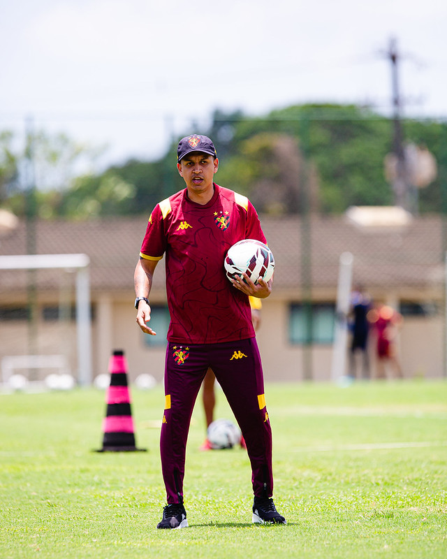 Jogadores do Sport Club do Recife participam de treinamento com o comando do Técnico Mariano Soso no CT do Sport, em Recife (PE), neste segunda-feira, 26 de Outubro de 2026, como parte da preparação da equipe para a partida contra o Botafogo-SP, válida pela 36ª rodada do Campeonato Brasileiro da Série B. Foto: Paulo Paiva / Sport Club do Recife. Treino CT Sport | 26/10/2026