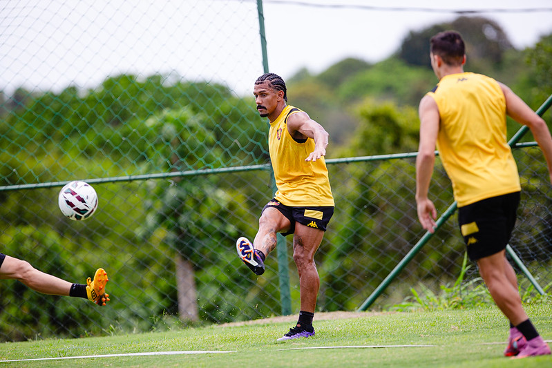 Jogadores do Sport Club do Recife participam de treinamento com o comando do Técnico Mariano Soso no CT do Sport, em Recife (PE), neste segunda-feira, 26 de Outubro de 2026, como parte da preparação da equipe para a partida contra o Botafogo-SP, válida pela 36ª rodada do Campeonato Brasileiro da Série B. Foto: Paulo Paiva / Sport Club do Recife. Treino CT Sport | 26/10/2026